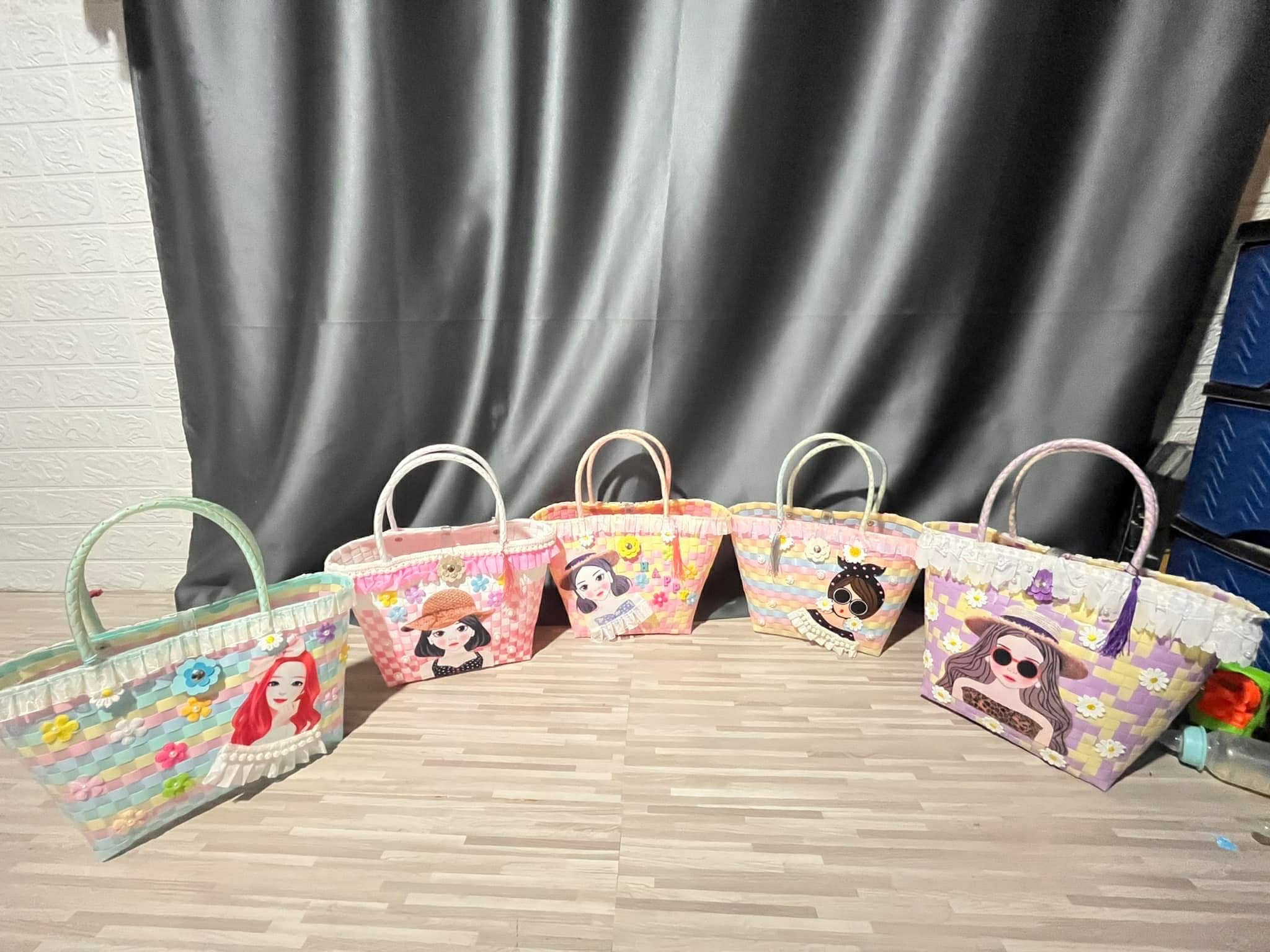 กระเป๋าสานพลาสติก